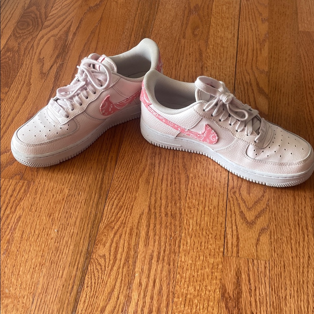 Nike Air Force 1’s Shoes With Pink Paisley Swoosh Woman 8.5 - Picture 15 of 16